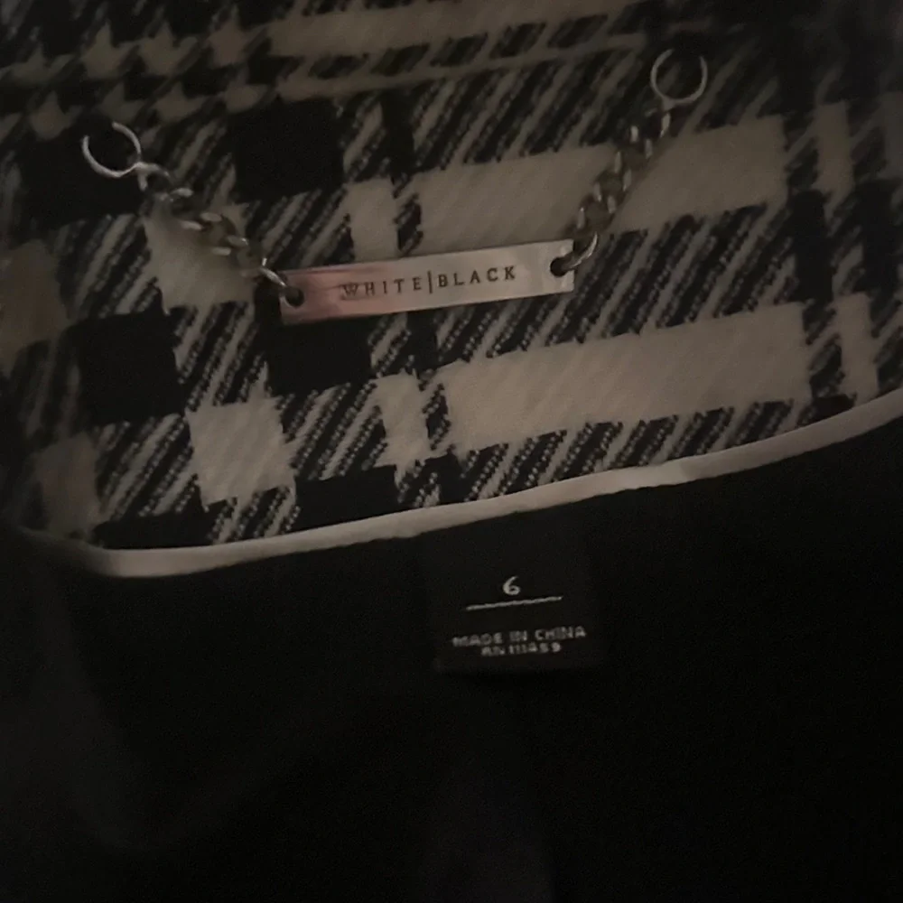 Stylish Black and White Plaid Blazer-H - Picture 7 of 7